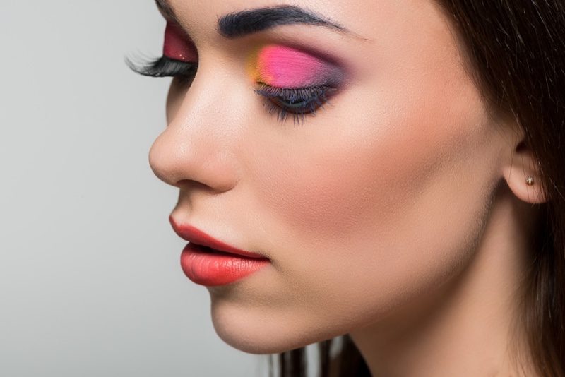 Model-Colorful-Eyeshadow-Makeup
